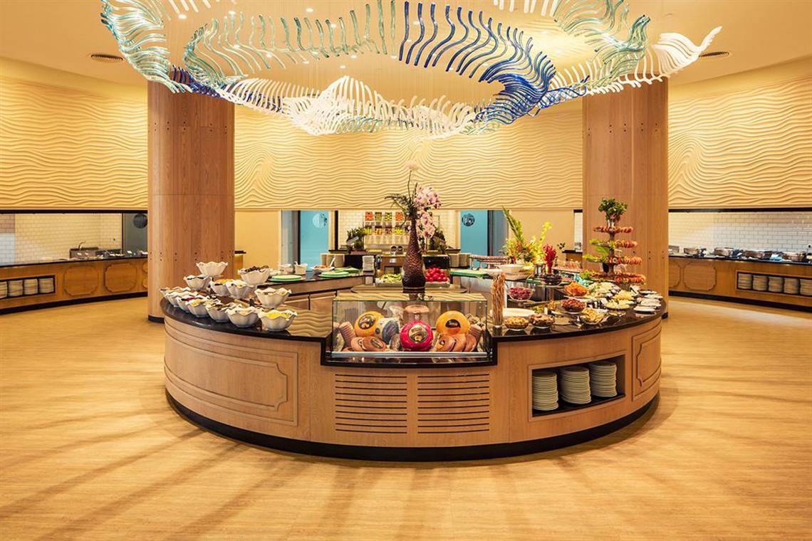 Buffetbereich im Titanic Deluxe Lara Hotel mit einer großen Auswahl an Speisen.