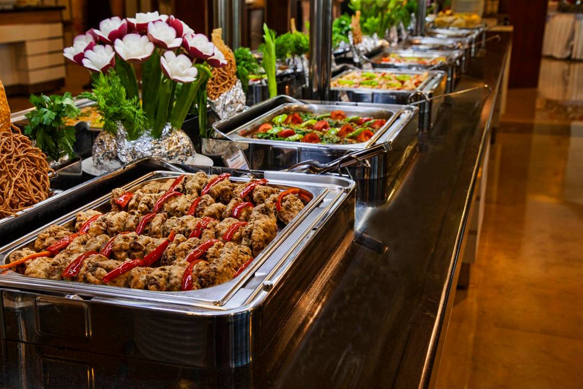 Buffet mit verschiedenen Gerichten im Hotel Arcanus Side Resort
