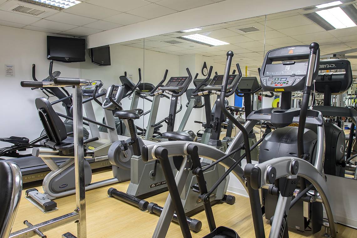 Fitnessgeräte im Fitnesscenter des Lordos Beach Hotels