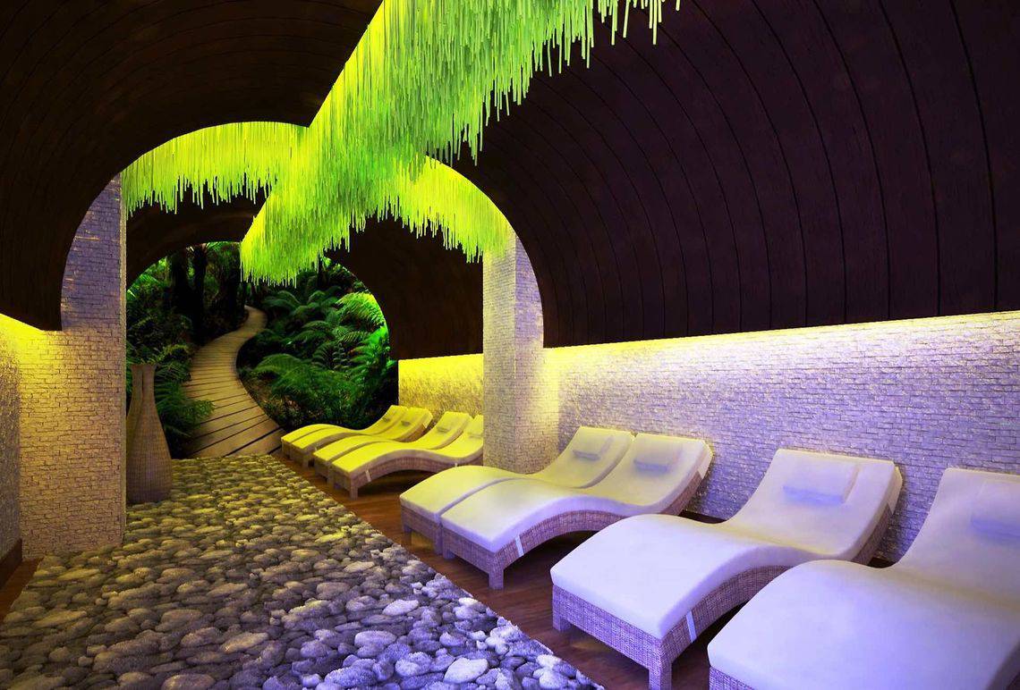 Lounge-Bereich im Side Orange Palace Hotel mit weißen Liegen und grüner Beleuchtung.