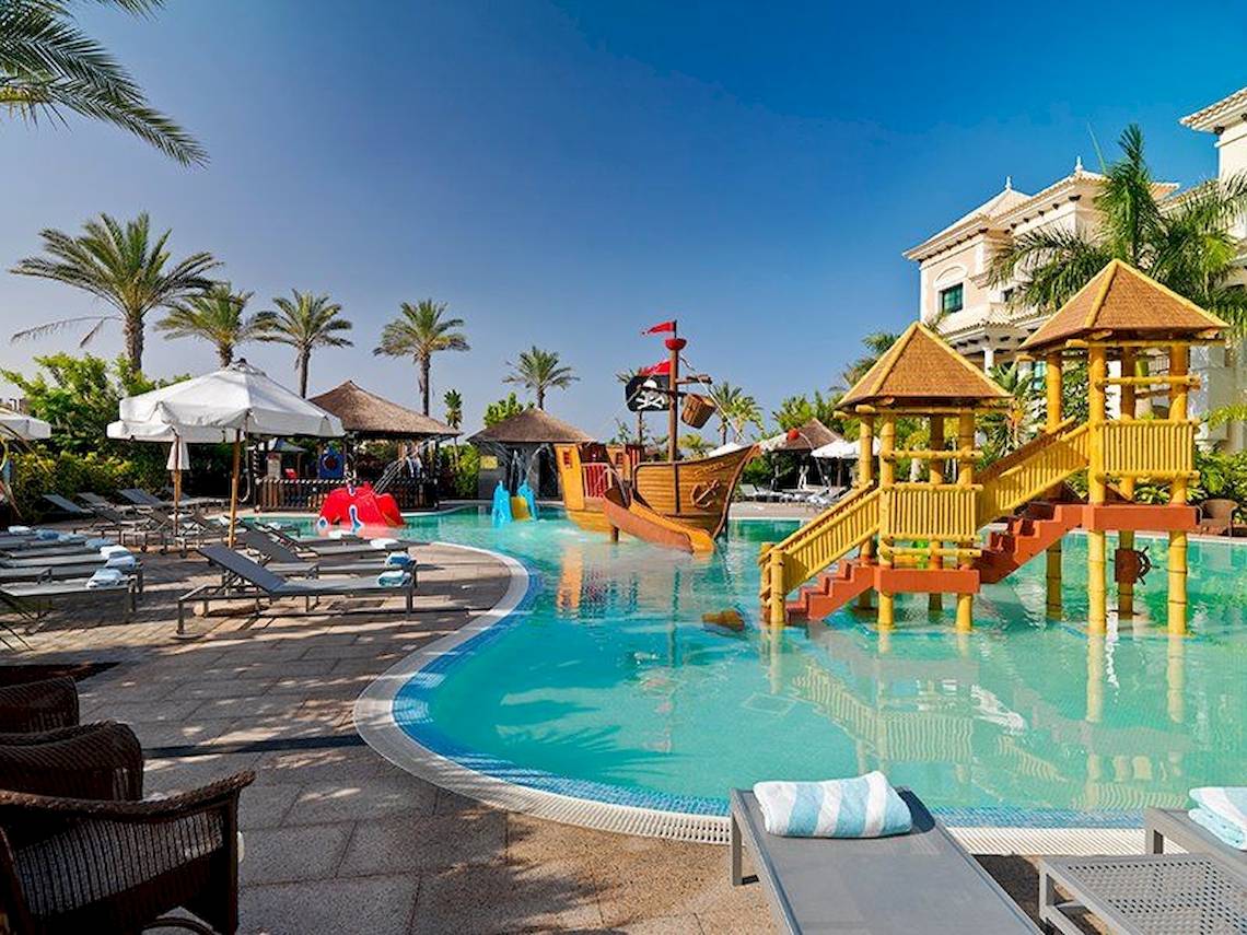 Kinderpool im Gran Melia Palacio de Isora Hotel mit Piratenschiff und Rutschen