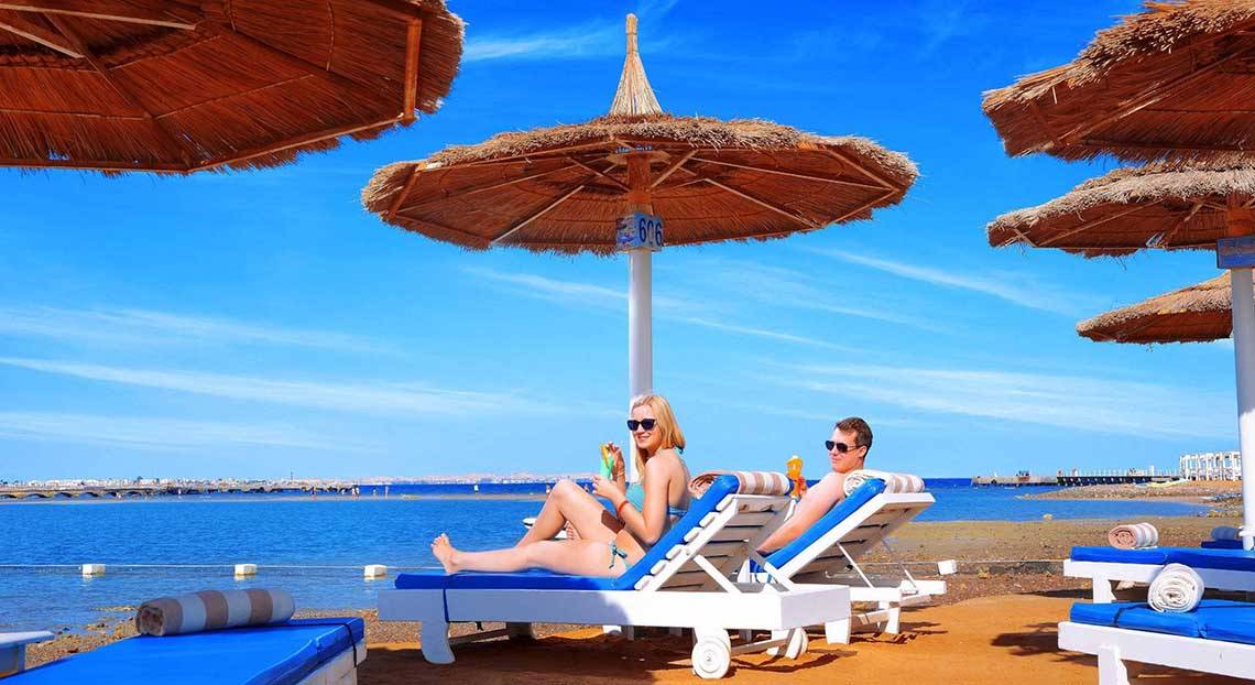 Dana Beach Resort, Hurghada, Strand, Sonnenliegen