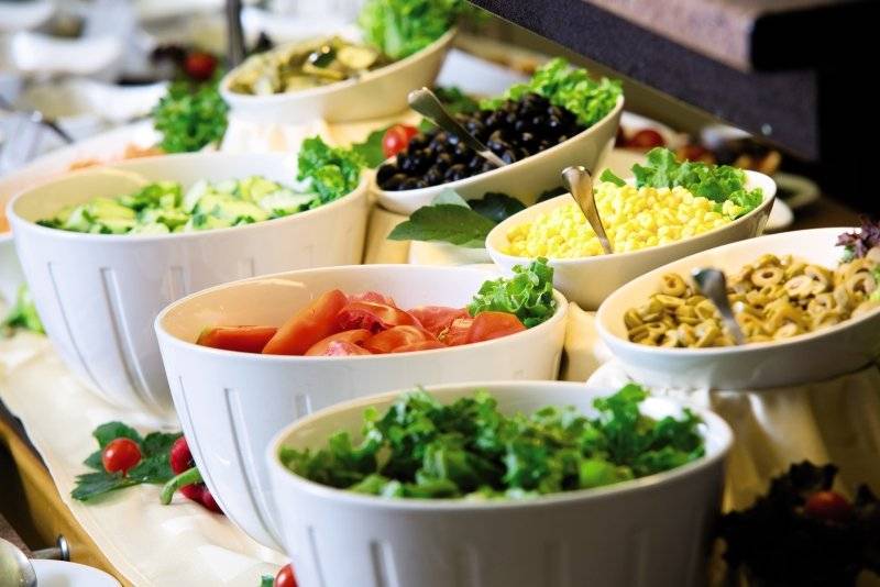 Ein Buffet mit verschiedenen Gemuesen im HVD Club Bor.