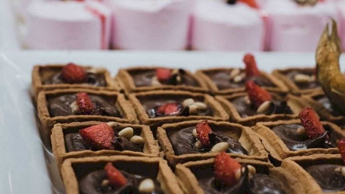 Schokoladenhappen im Seashells Resort at Suncrest mit Erdbeeren und Mandeln