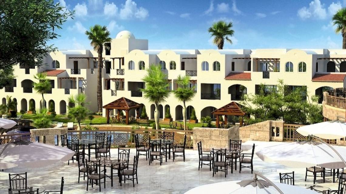 Außenbereich des Stella Gardens Resort & Spa Makadi Bay mit Pool und Restaurants
