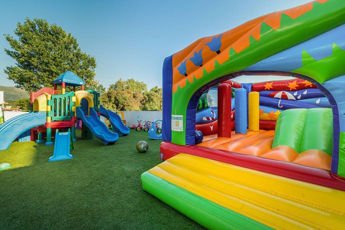 Foto eines bunten Kinderspielplatzes im Galaxy Beach Resort.