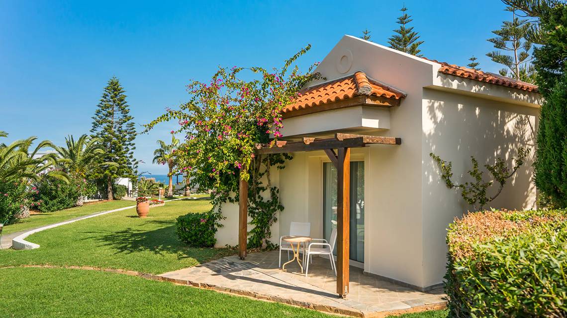 Iberostar Creta Marine Hotelvilla mit Terrasse und Garten