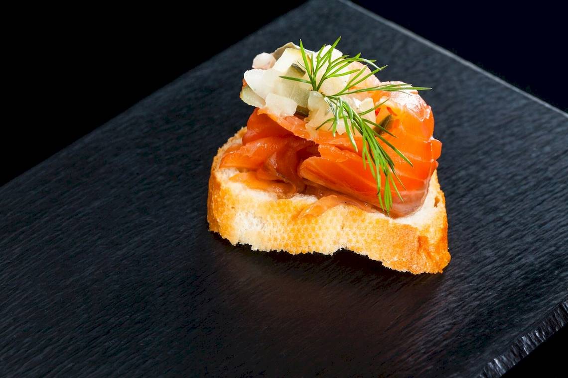 Lachs auf Toast im Hotel Pure Salt Garonda.