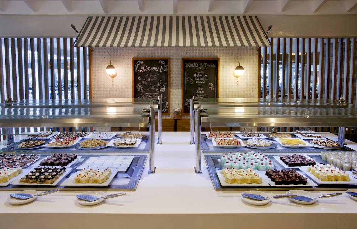 Buffet mit verschiedenen Desserts im Gran Ventana Beach Resort