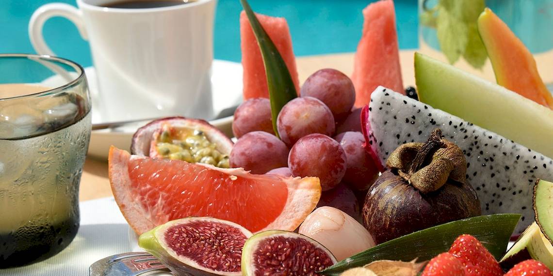Früchte und Getränke im Hotel Myconian Naia