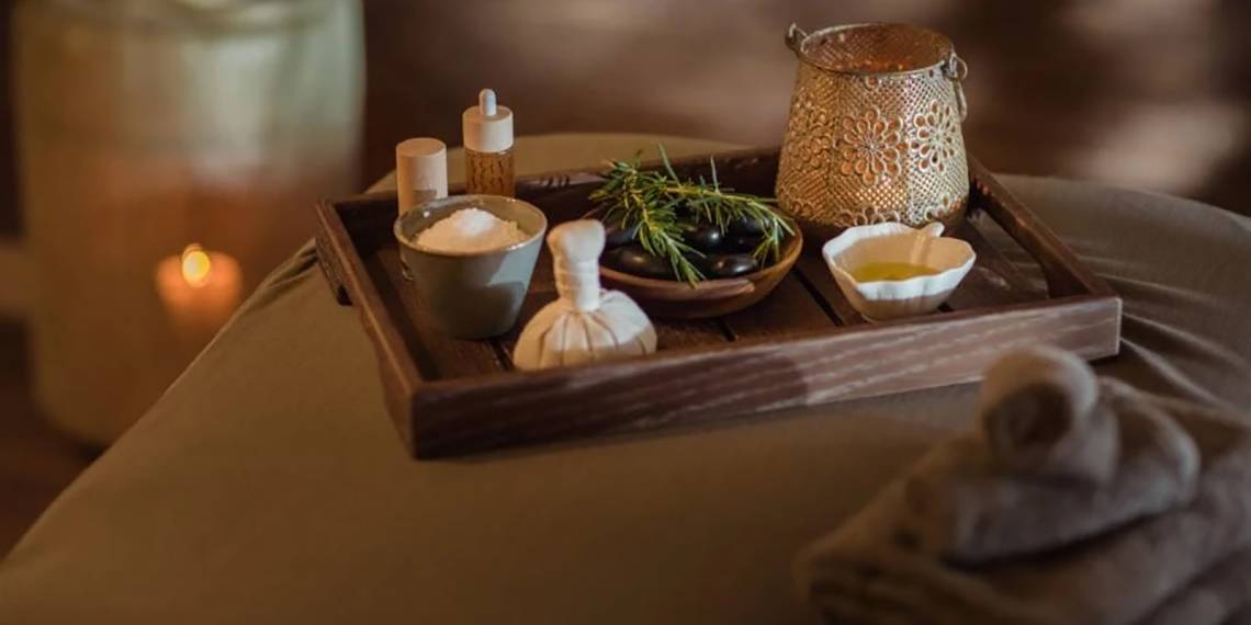 Spa-Tray im Alion Beach Hotel mit verschiedenen Pflegeprodukten.