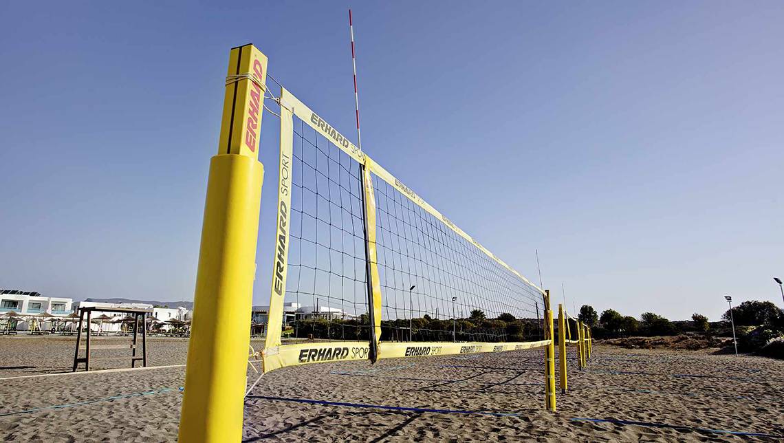 Volleyballnetz auf dem Strand des Club Plimmiri Hotels