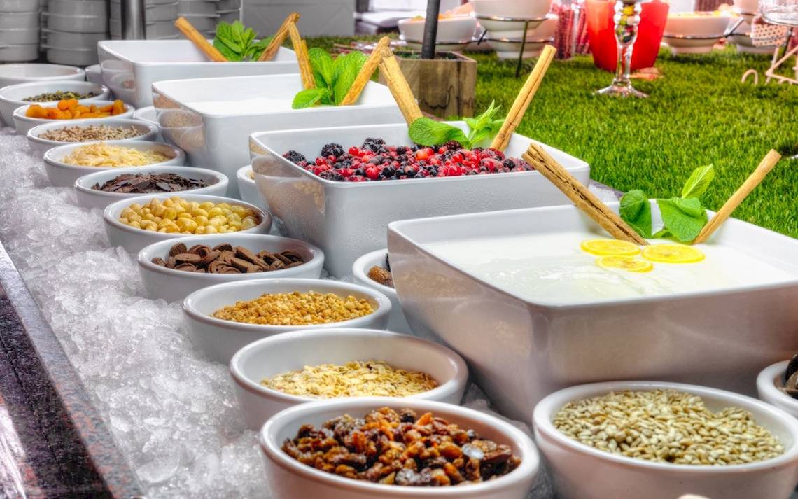 Frühstücksbuffet im H10 Conquistador Hotel mit verschiedenen Gerichten auf Eis