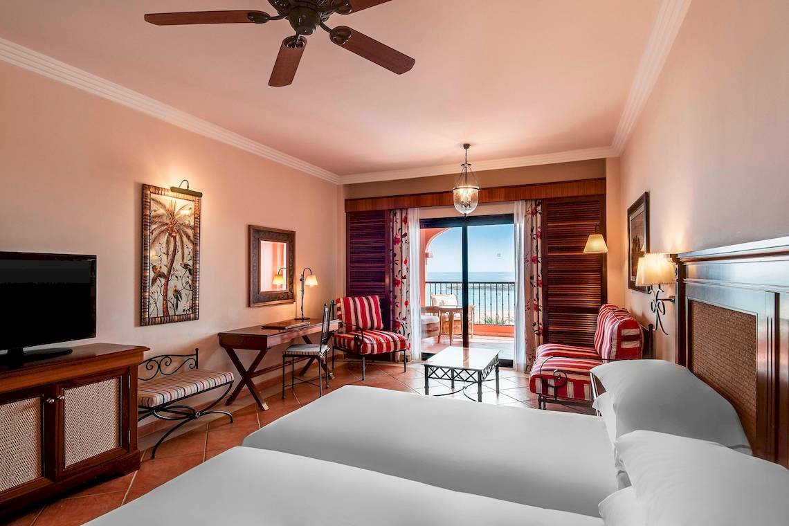 Doppelbettzimmer mit Meerblick im Sheraton Fuerteventura Beach, Golf & Spa Resort.