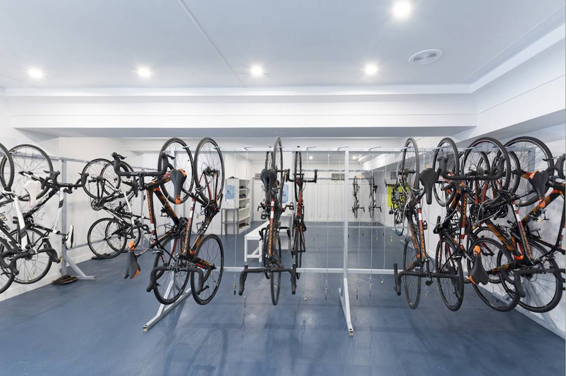 Fahrräder in der Fahrradabstellanlage im Hotel HSM Golden Playa.