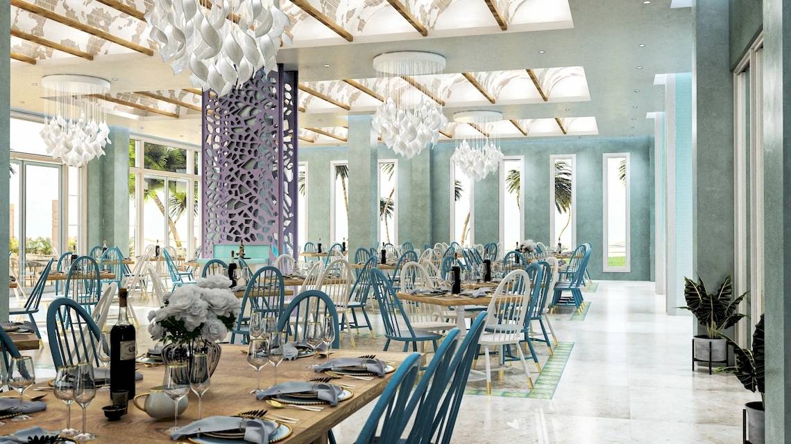 Restaurant im Coral Level at Iberostar Selection Bávaro mit blauen Stühlen und Tischen, Deckenlampen und einer großen Fensterfront.