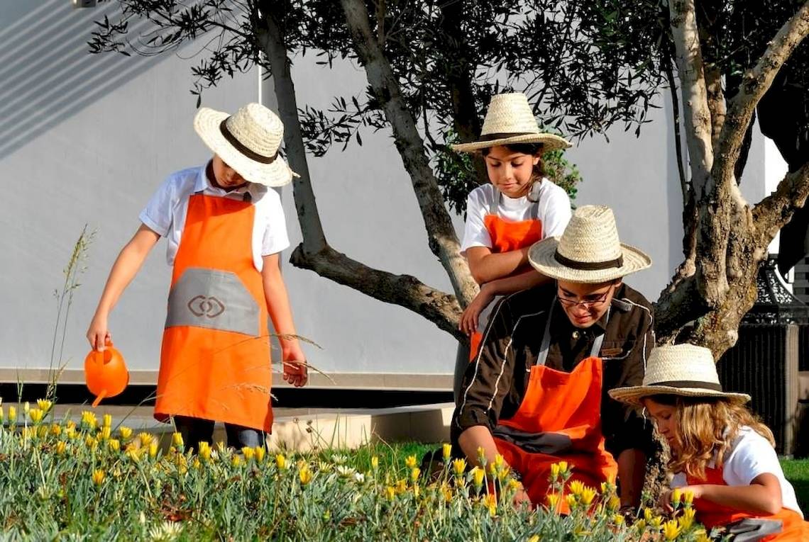 Kinder im Garten des Sofitel Agadir Royal Bay Resort