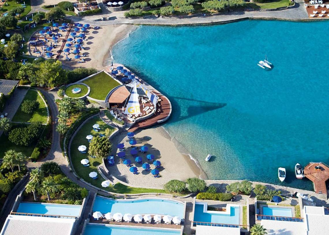 Elounda Bay Palace in Kreta, Aussenansicht des Hotels, Strand