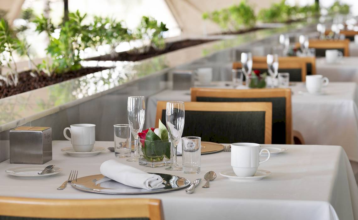 Gedeckter Tisch im Restaurant des H10 Playa Meloneras Palace Hotels