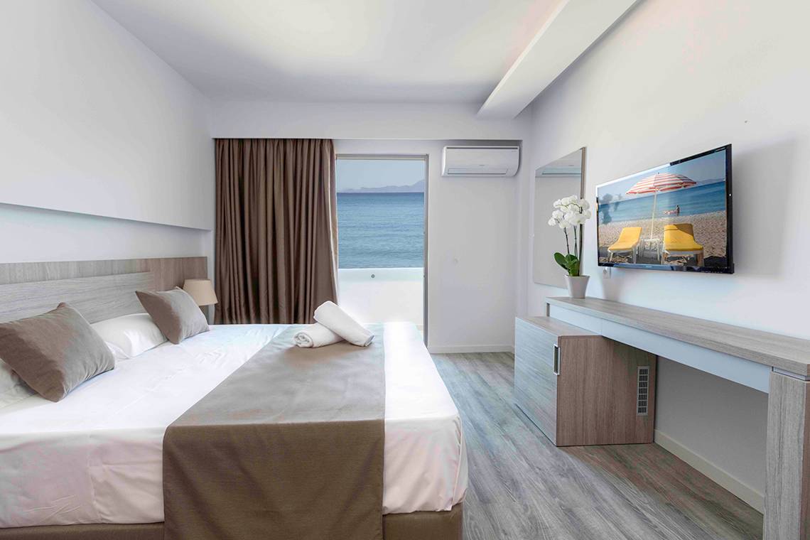 Hotelzimmer mit Meerblick im Akti Imperial Deluxe Resort & Spa Dolce by Wyndham