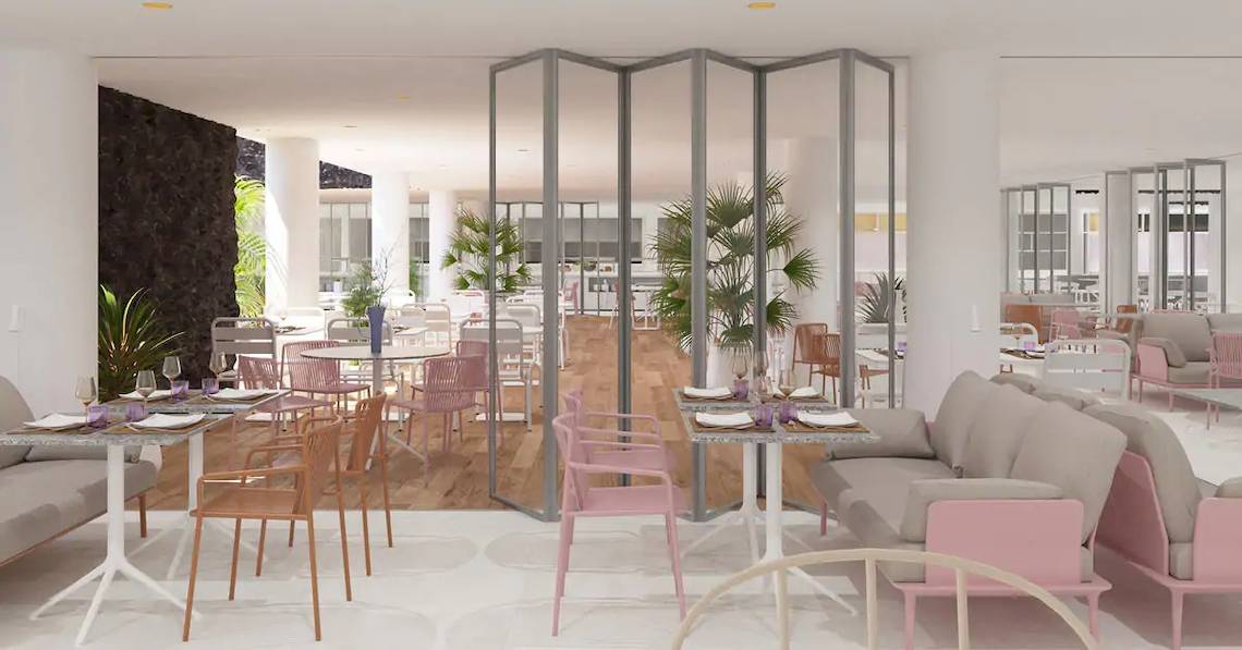 Innenansicht des Restaurants im Sol Fuerteventura Jandia Hotel mit modernen Möbeln und Pflanzen.
