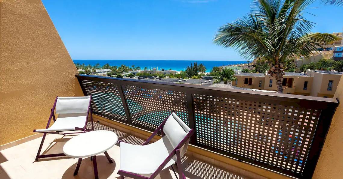 Balkon des Sol Fuerteventura Jandia Hotels mit Blick auf den Ozean
