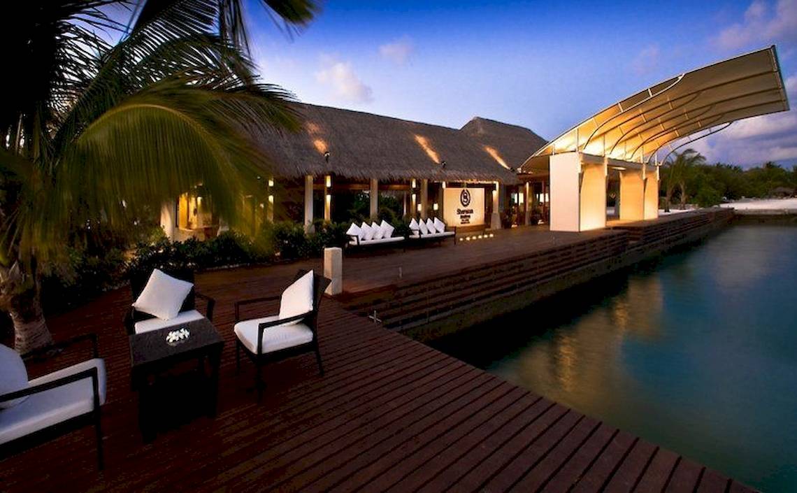 Sheraton Maldives Full Moon Resort & Spa in Malediven