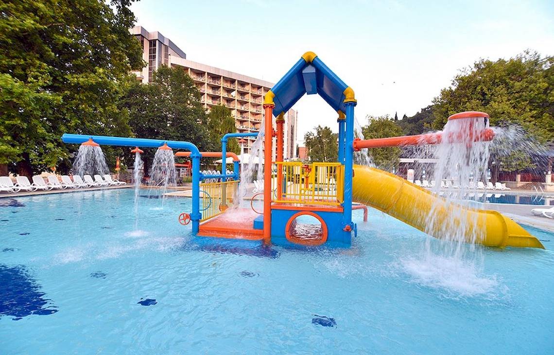 Wasserspielplatz im Kaliakra Beach Hotel mit Rutsche und Wasserfontaene