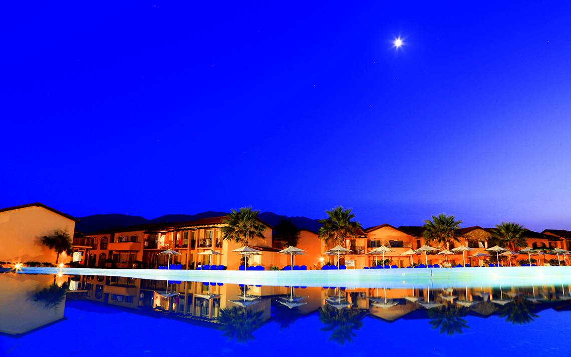 LABRANDA Marine Aquapark bei Nacht mit Pool und Sternen