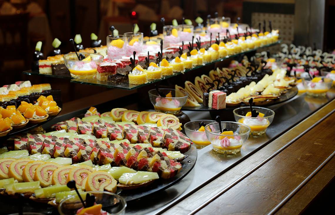 Buffet mit verschiedenen Nachspeisen im Sharm Club Beach Resort.