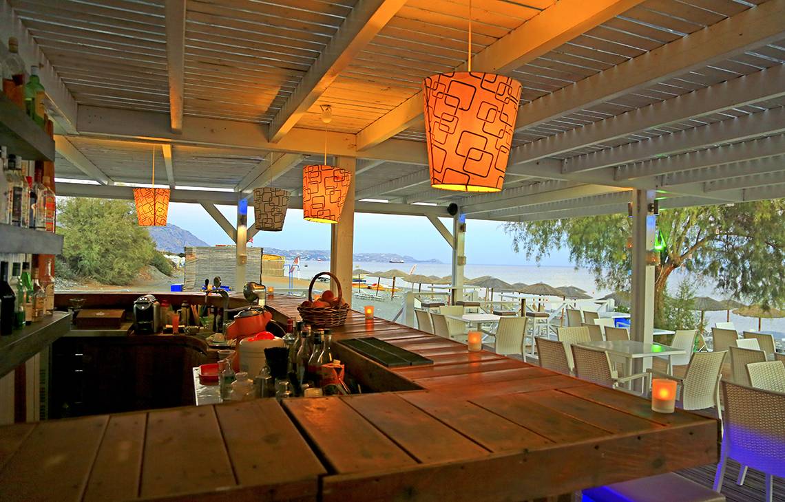 Bar im LABRANDA Kiotari Miraluna Resort mit Blick auf den Strand