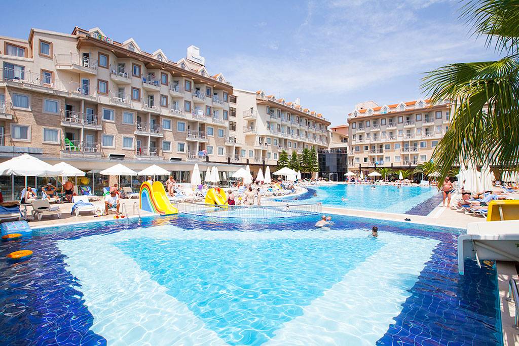 Side Aluna Hotel