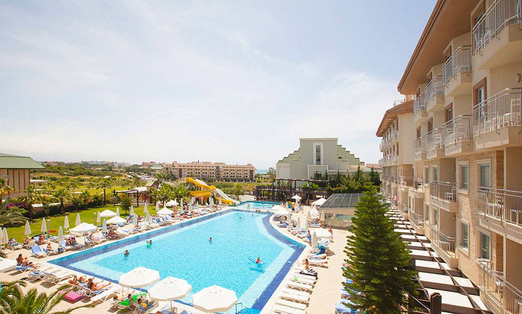 Side Aluna Hotel