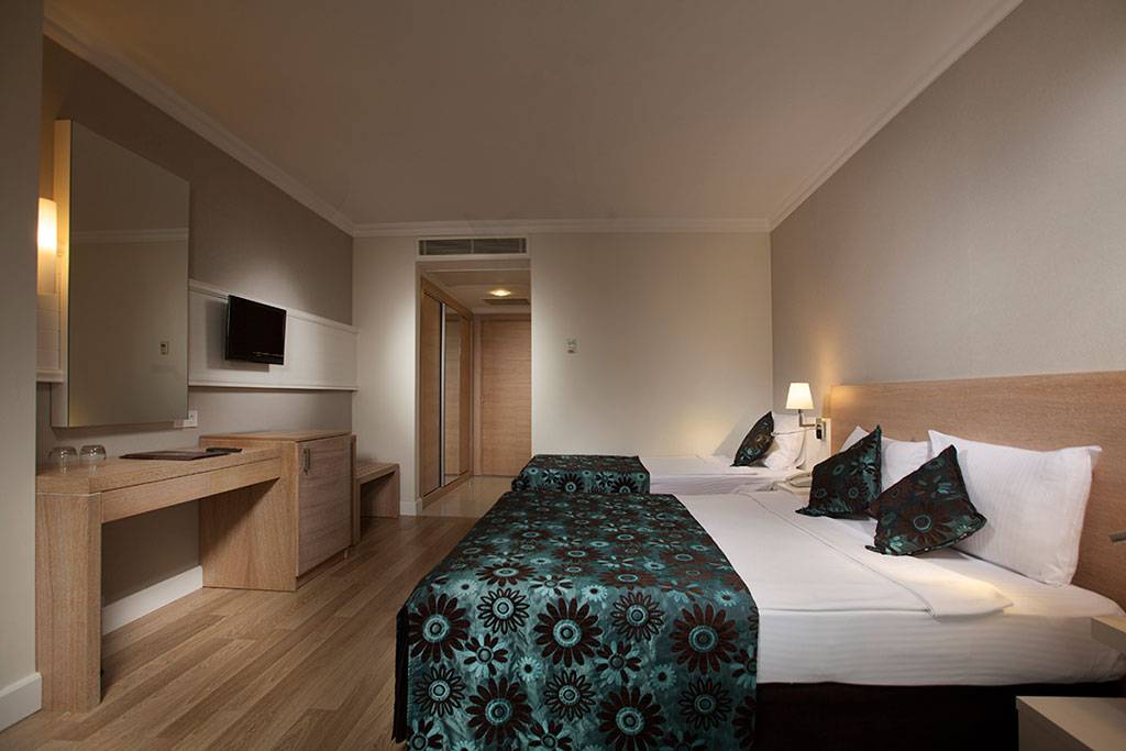 Side Aluna Hotel