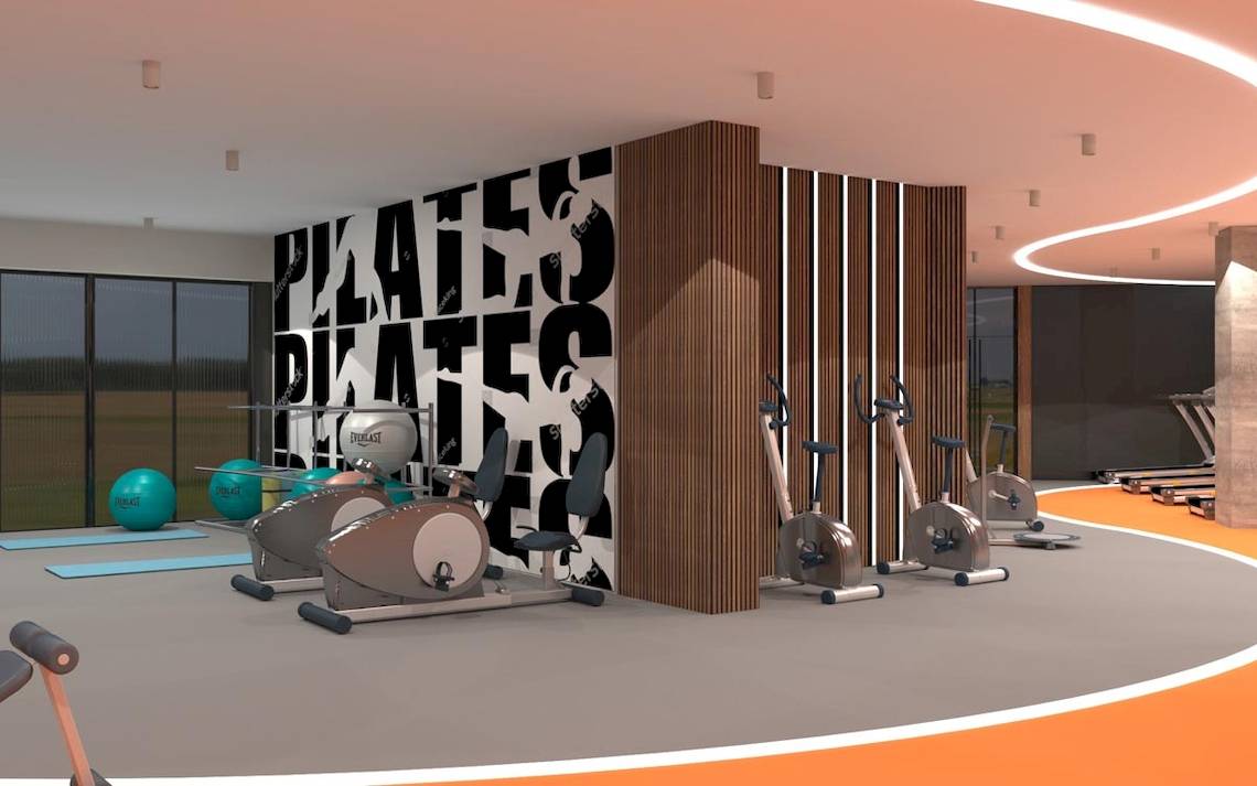 Innenansicht des Fitnessstudios im Lago Hotel mit Trainingsgeräten und Pilates-Wand
