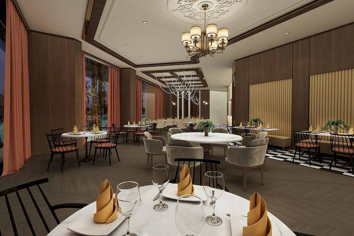 Innenansicht des Restaurants im Lago Hotel mit Tisch und Stühlen, Kronleuchter und Pflanzen.