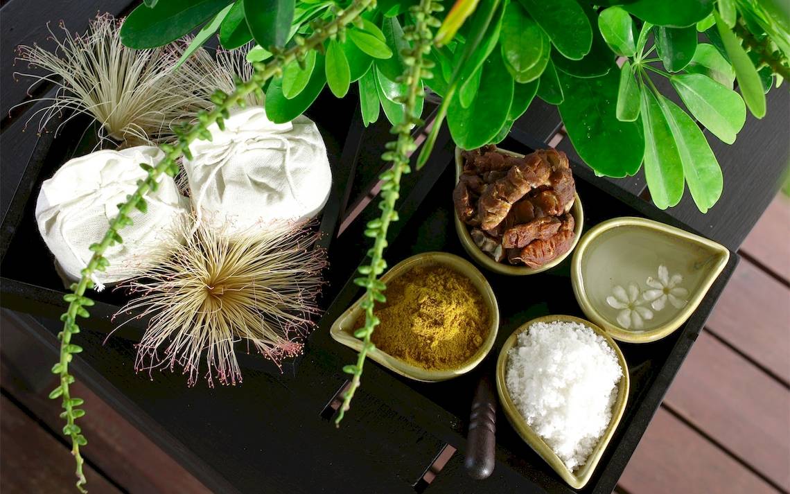 Bangsak Village Massage Utensilien auf einem Tisch