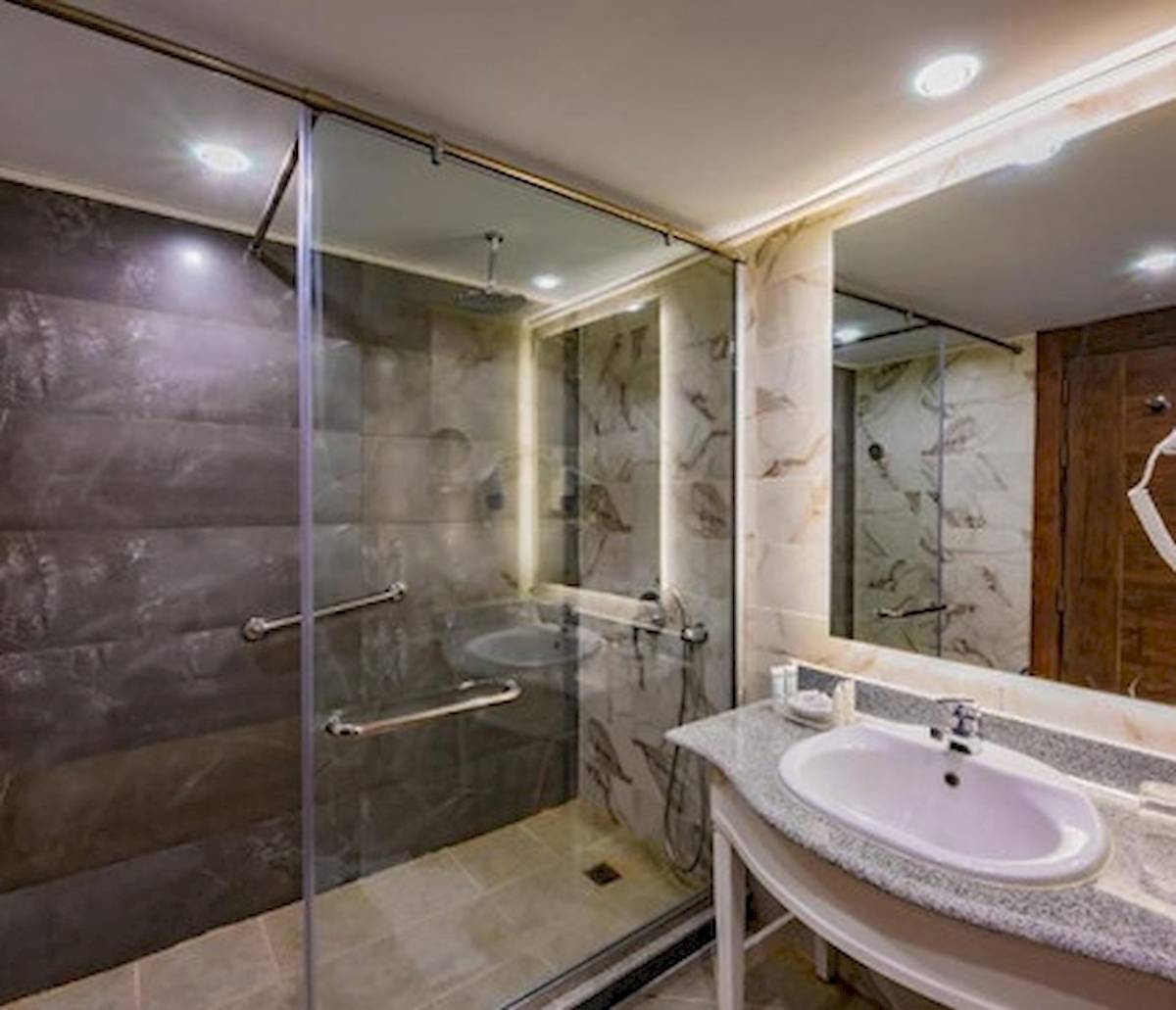 Titanic Beach Spa & Aqua Park in Hurghada