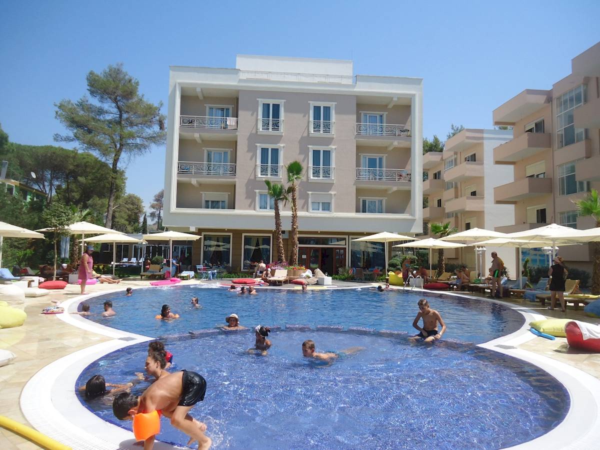 Sandy Beach Resort in Golem