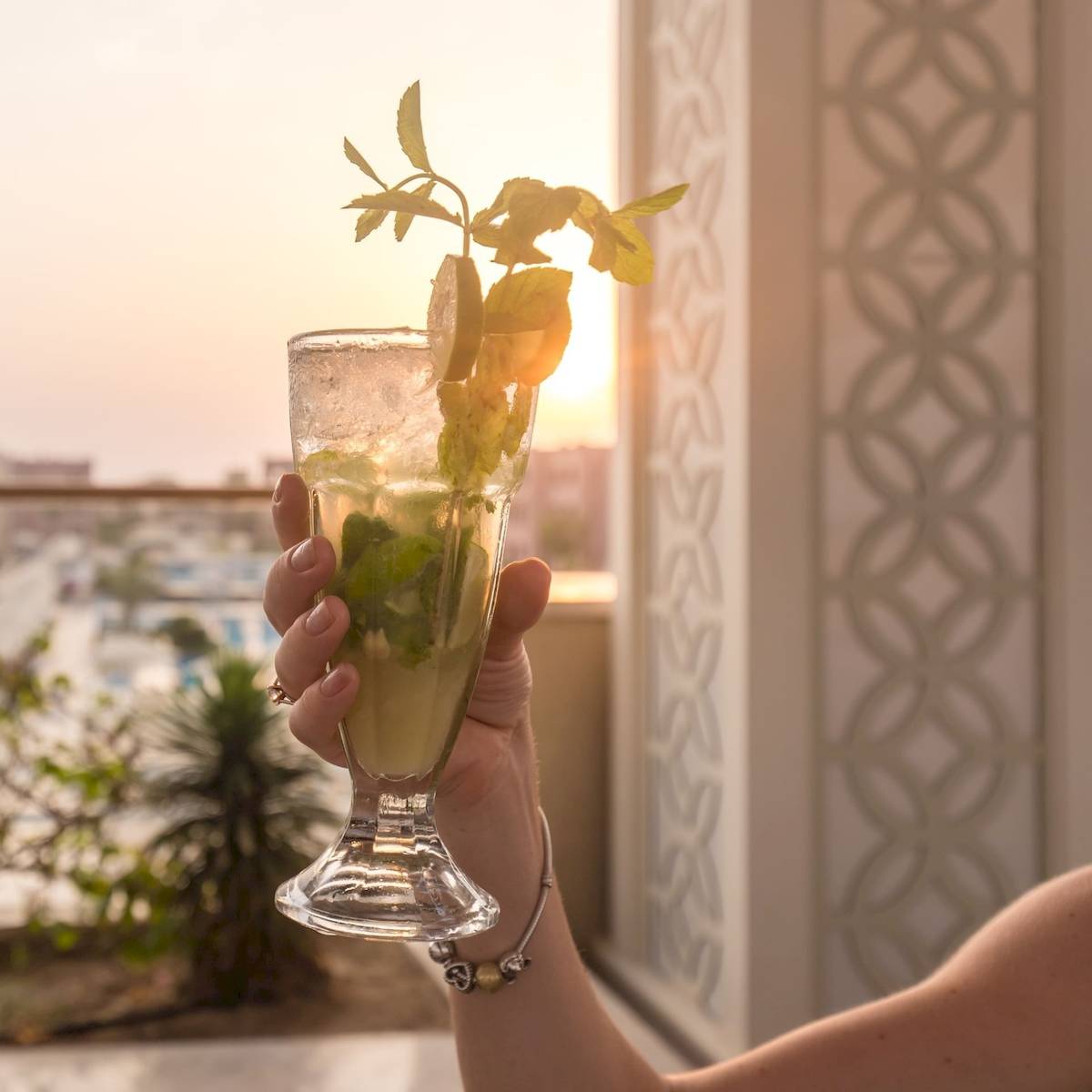 Mojito-Cocktail im Pickalbatros Aqua Vista Resort auf dem Balkon