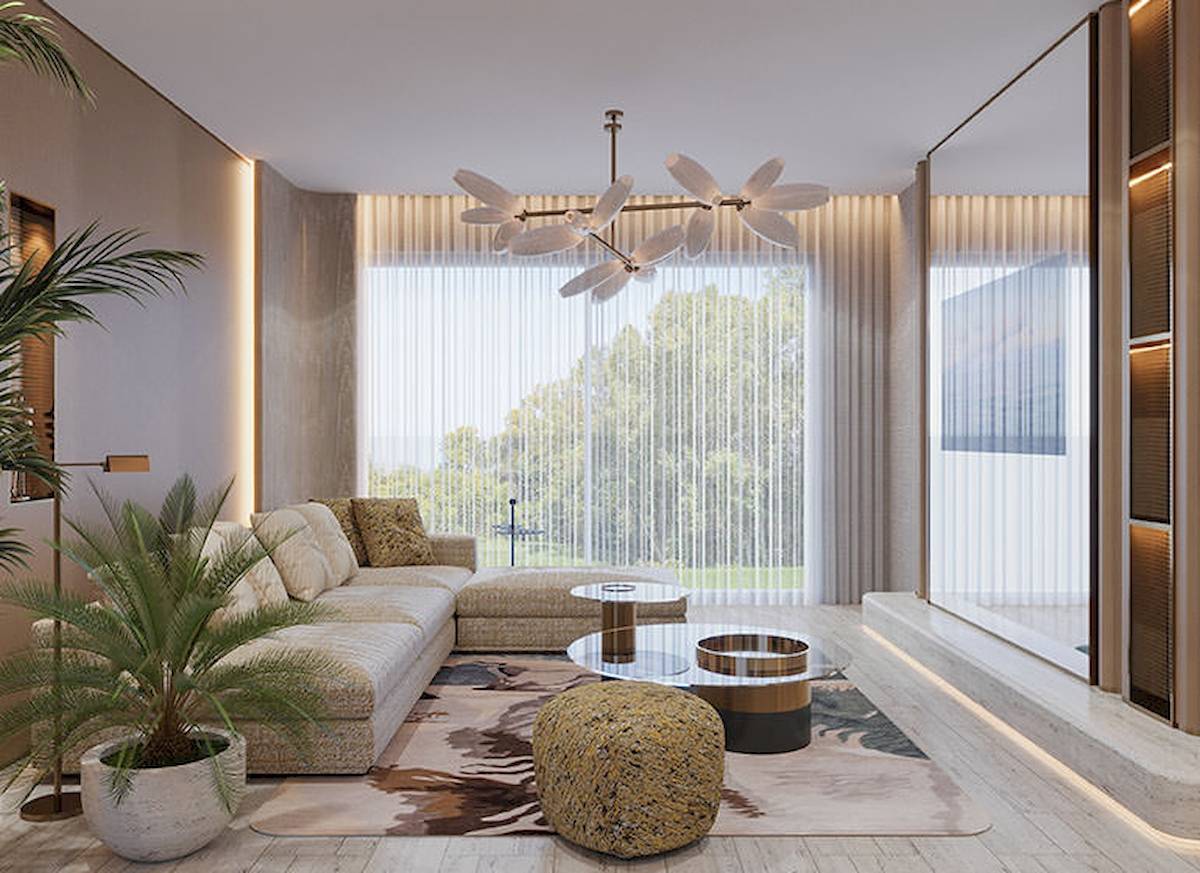 Hotellounge Bereich im Gloria Serenity Resort mit modernem Interieur, großer Couch, Pflanzen und Panoramafenstern.