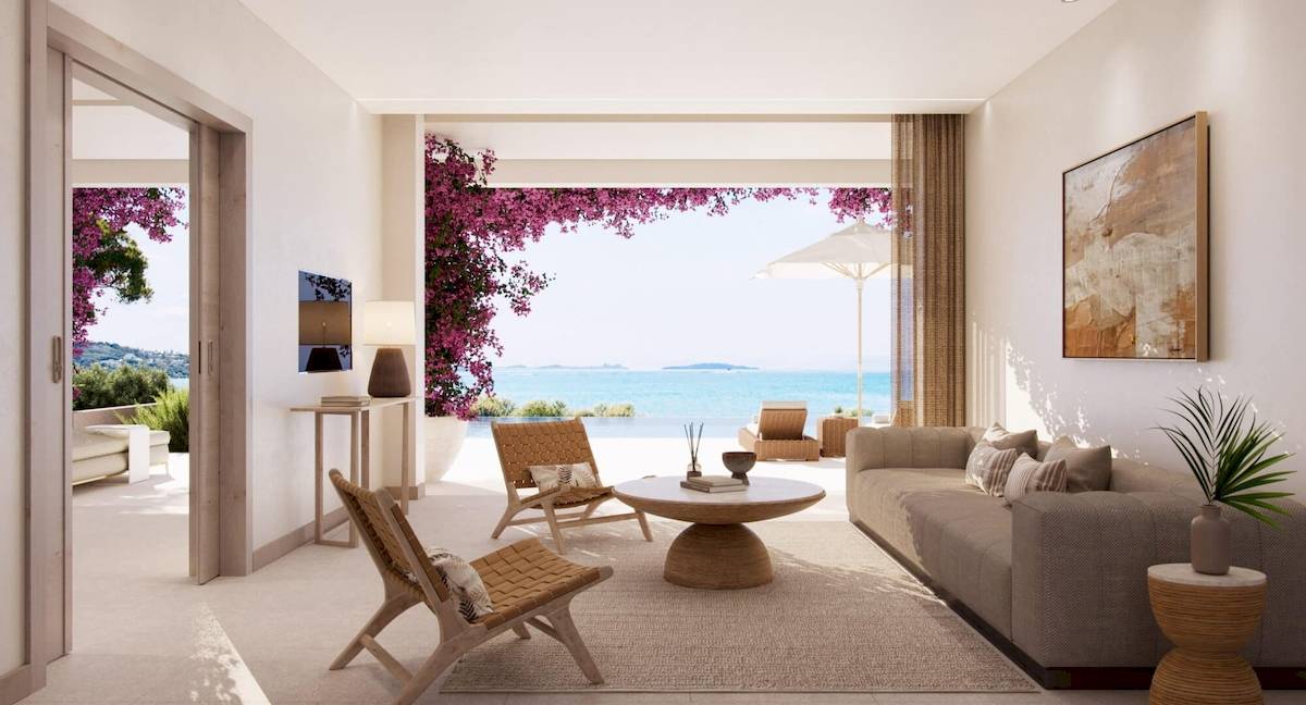 Innenansicht des Ikos Odisia Hotels, Wohnbereich mit Blick auf das Meer.