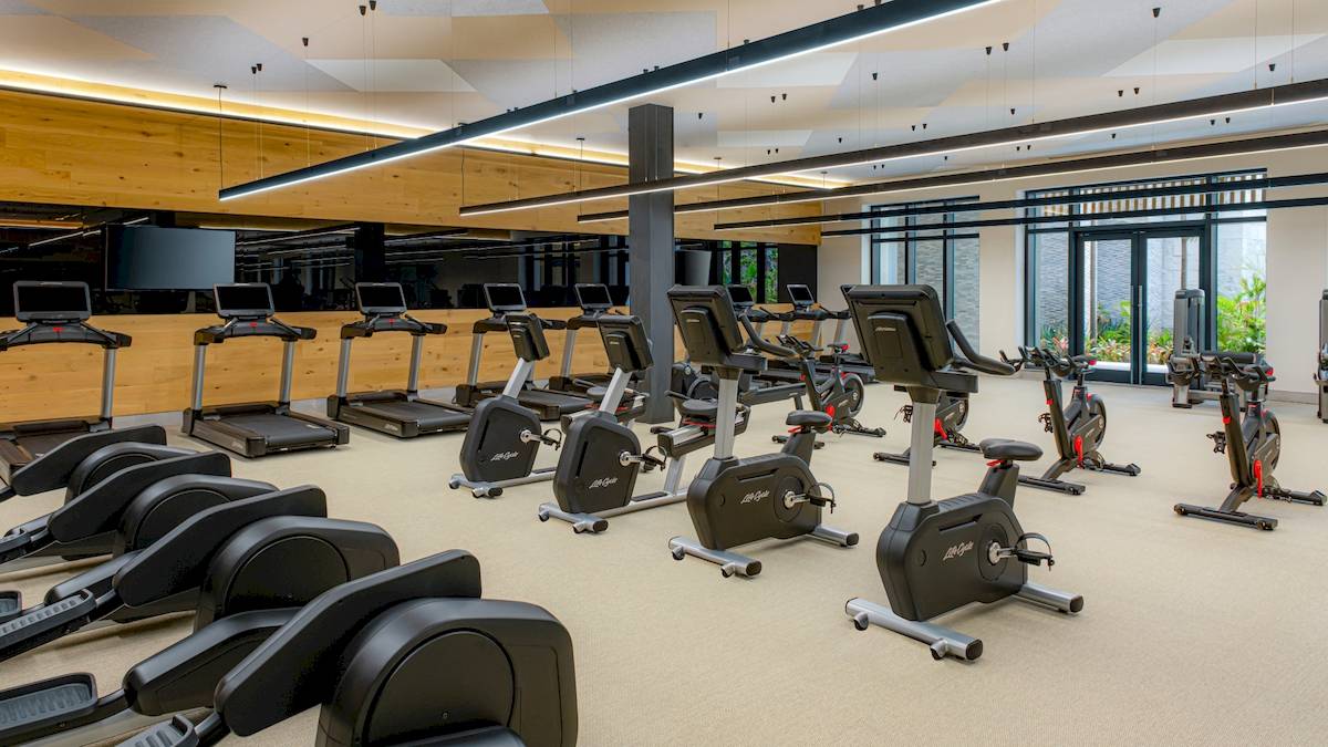 Fitnessraum im Hilton Tulum Riviera Maya All-Inclusive Resort mit vielen Geräten