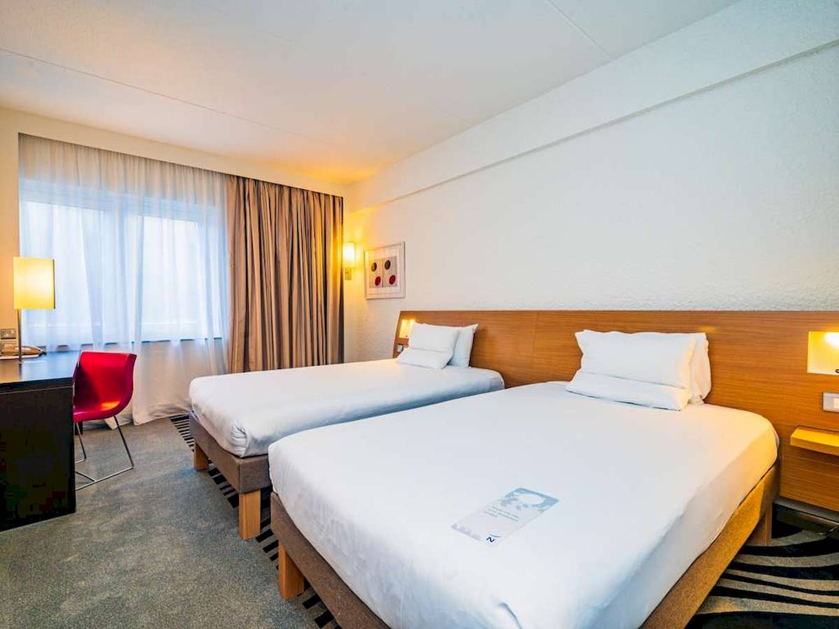 Novotel London West