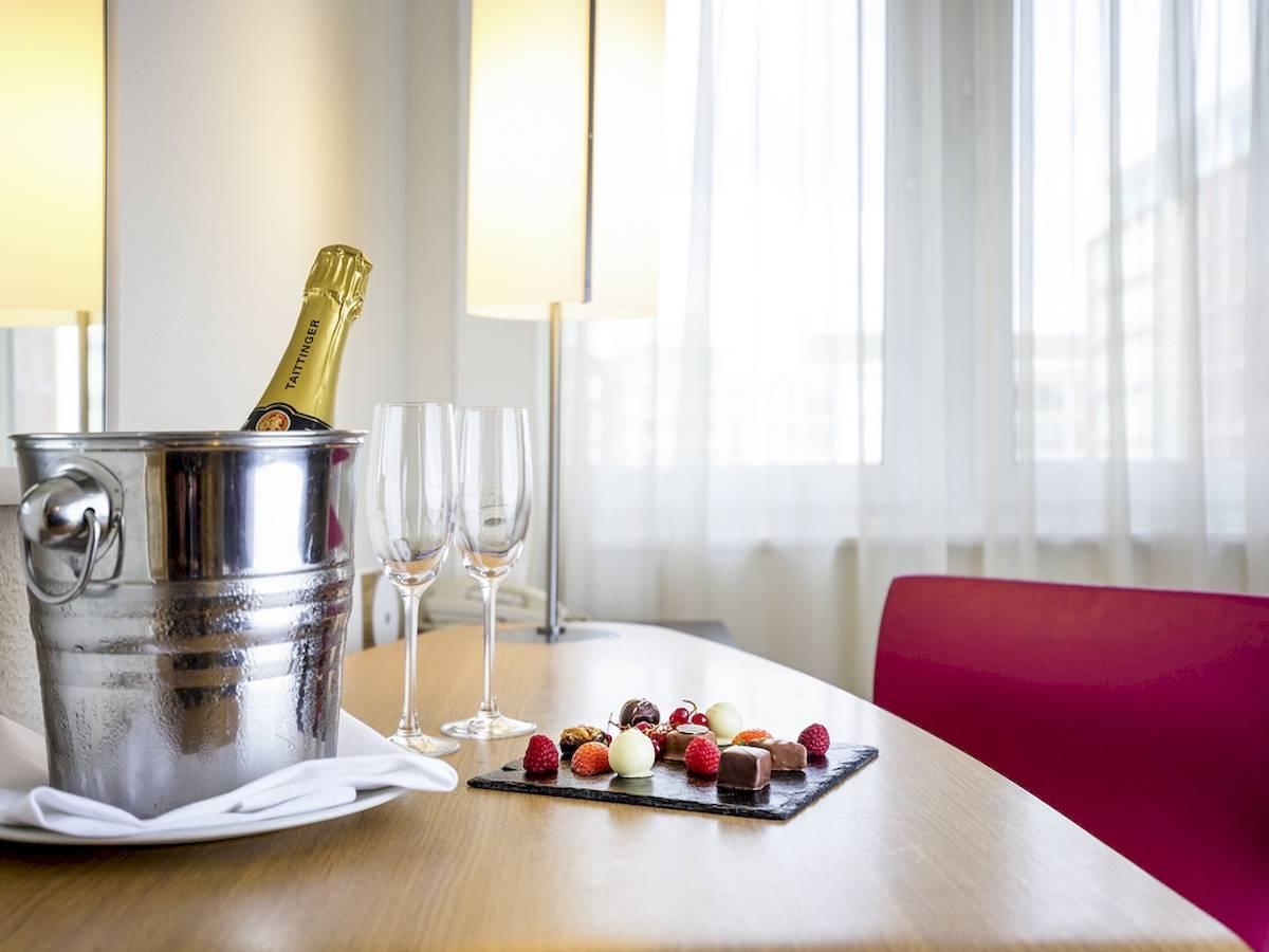 Novotel London West
