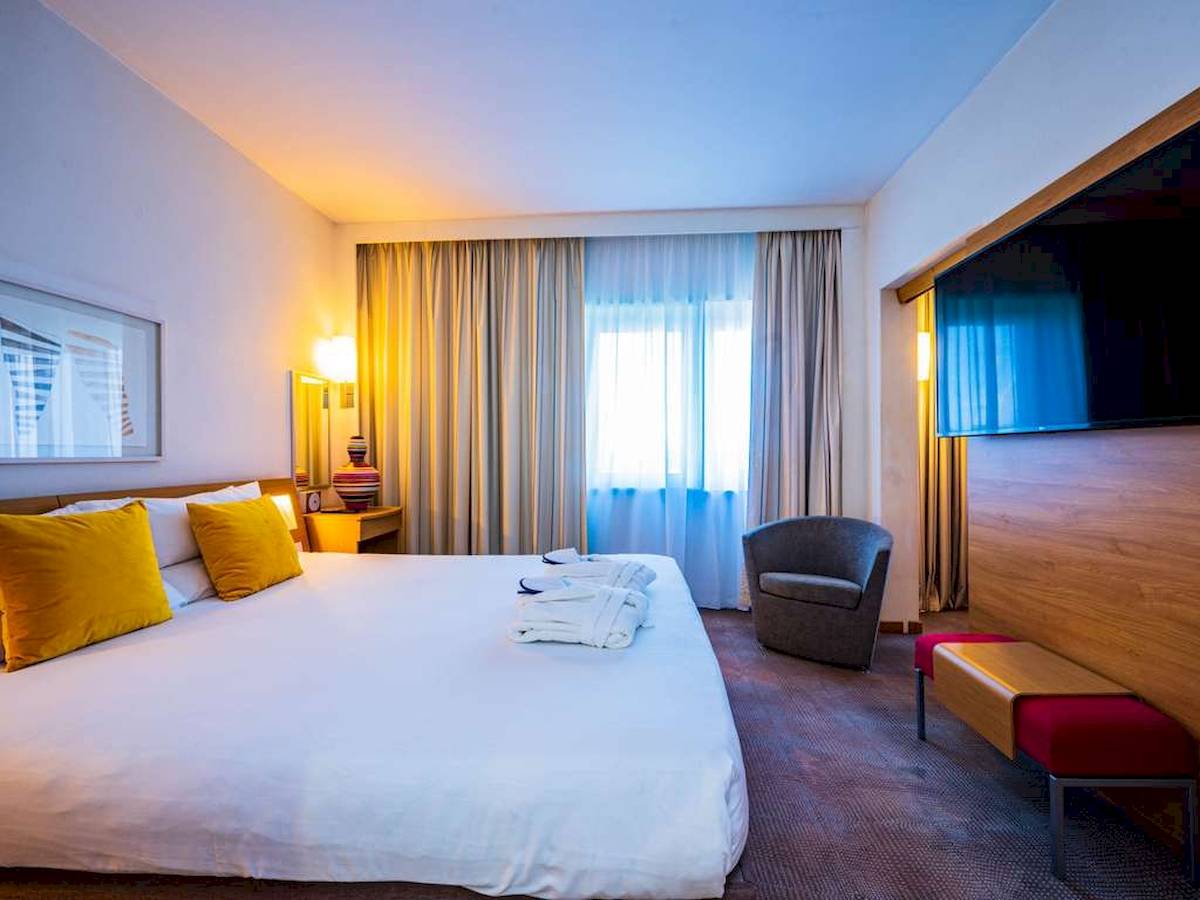 Novotel London West