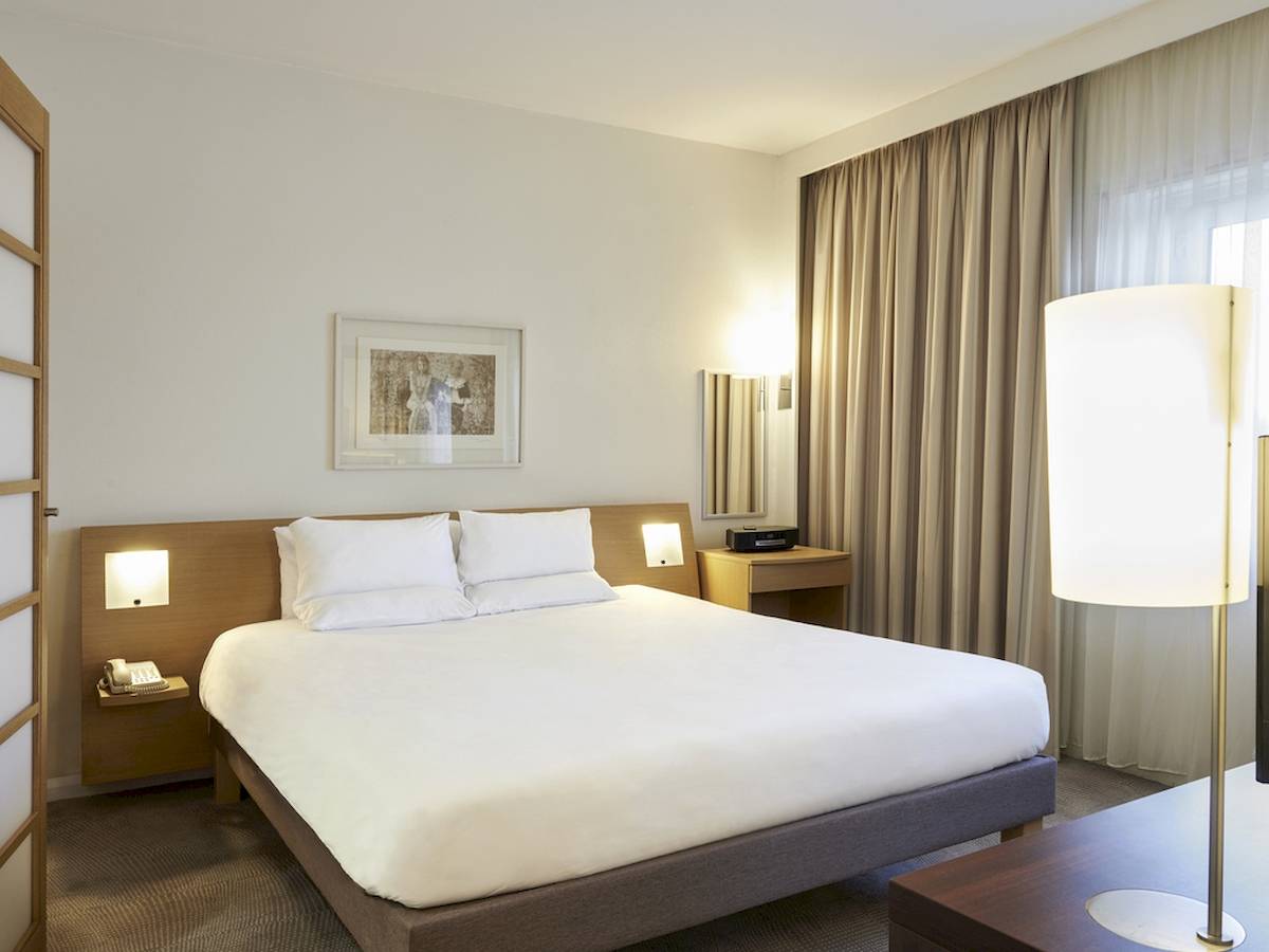 Novotel London West