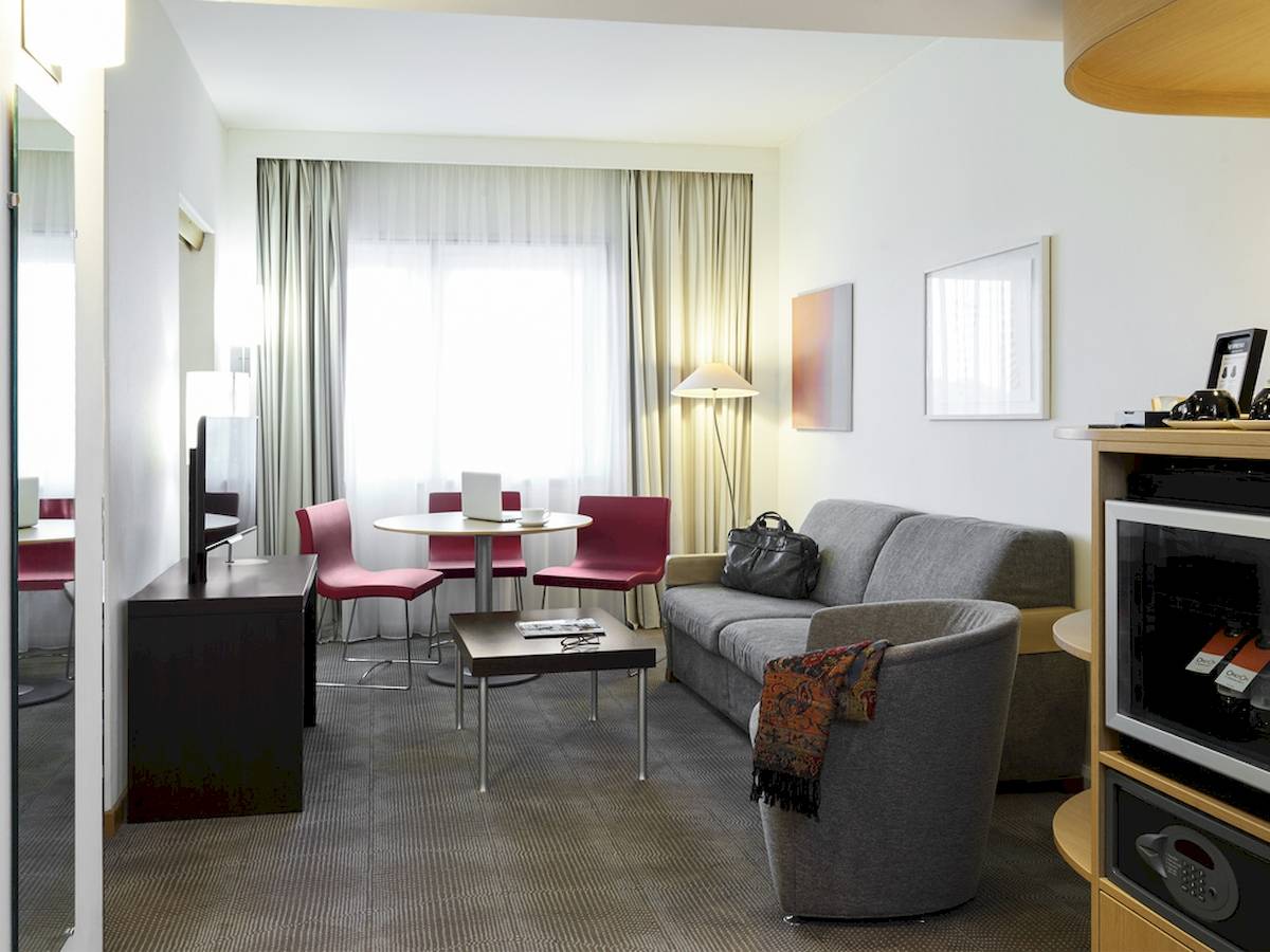 Novotel London West