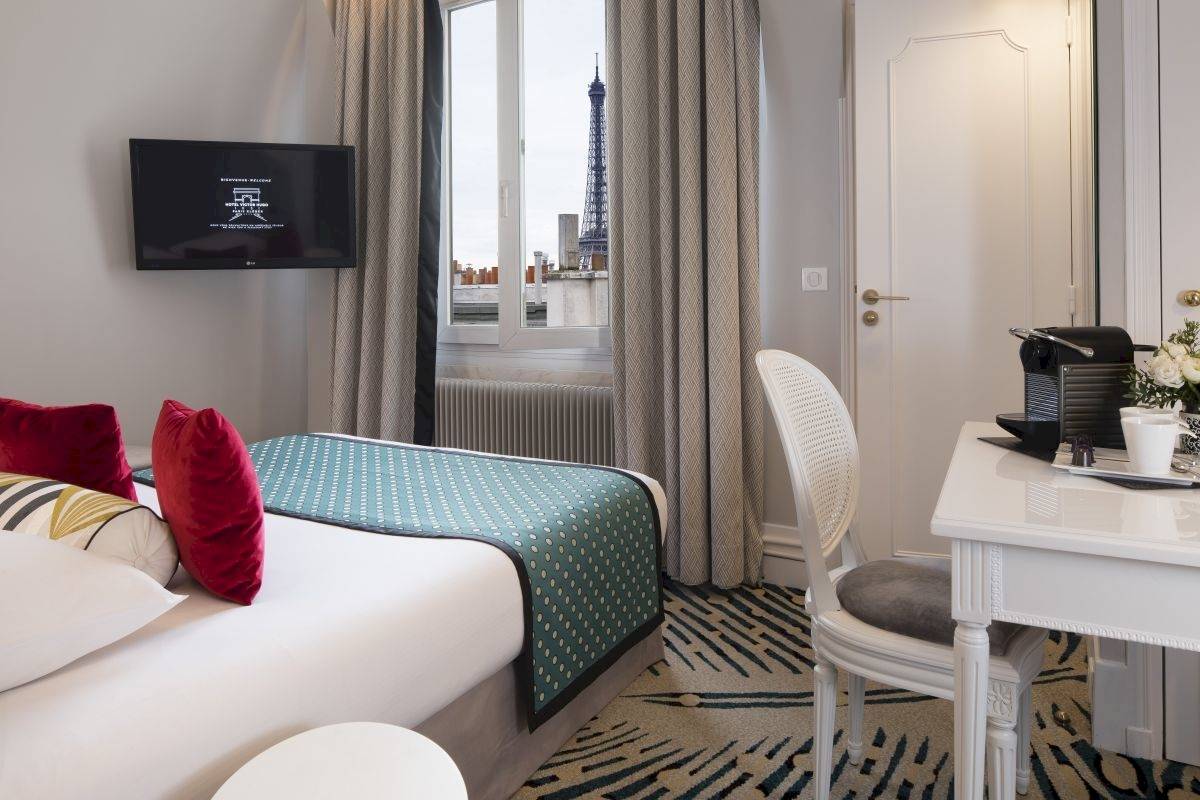 Victor Hugo Paris Kléber Hotelzimmer mit Blick auf den Eiffelturm.