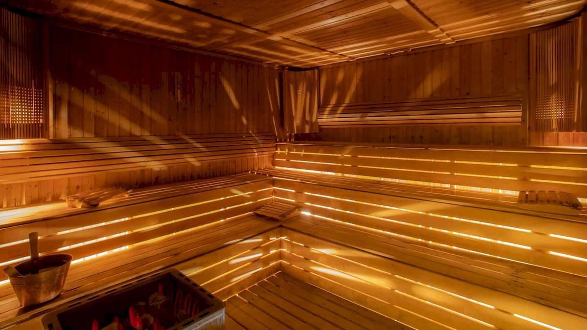 Doppelzimmer im Doubletree by Hilton Istanbul Moda mit Sauna